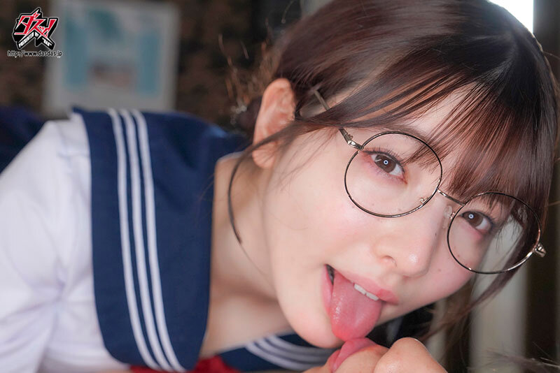 地味そばかす丸眼鏡巨乳の幼なじみに「私にエッチなこと教えてくれる？」と囁かれ、理性をぶっ壊されて何度も中出しする極限チンイラ痴女POV。 彩月七緒 作品画像1